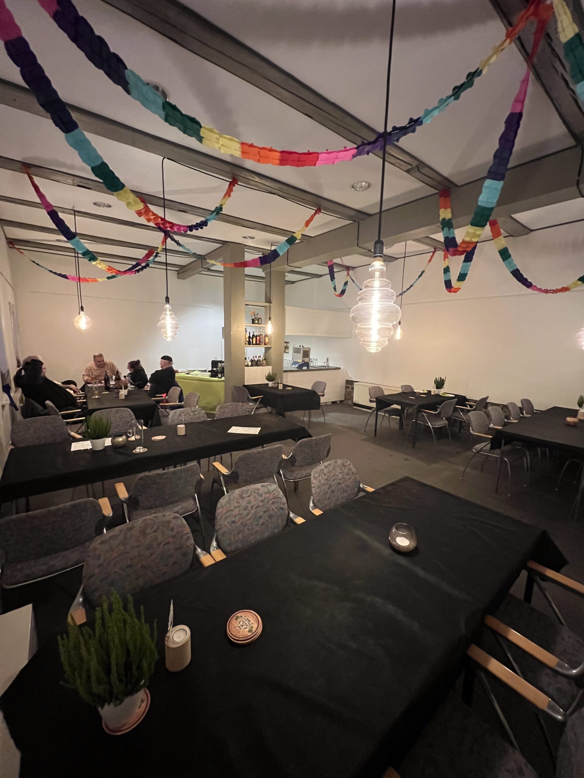 Innenansicht der Kneipe "GlühKerze" in Sankt Andreasberg